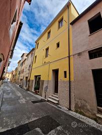 Appartamento con facciata e tetto nuovi