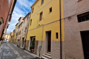 Appartamento con facciata e tetto nuovi