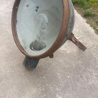 FARO INDUSTRIALE SMALTATO DA MUSEO CON STAFFA,