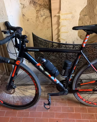BICI GRAVEL CANNONDALE CAADX 105