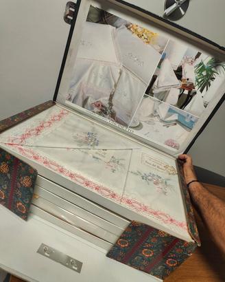cofanetto arredo nuovo ricamato a mano 