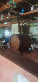 botte in legno con spine per vino