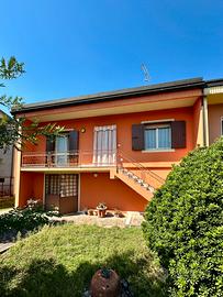 Villa bifamiliare indipendente + giardino e garage