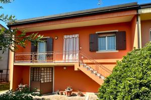 Villa bifamiliare indipendente + giardino e garage