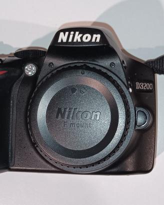 Nikon D3200, obiettivi Nikkor,  accessori, SB700
