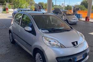 Peugeat 107 grigia