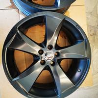 Cerchi in lega neri da 19 della MAK