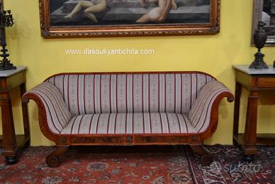 Antico divano stile Biedermeier  radica di betulla