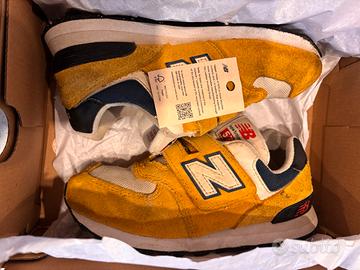 Sneakers New Balance color senape misura 32