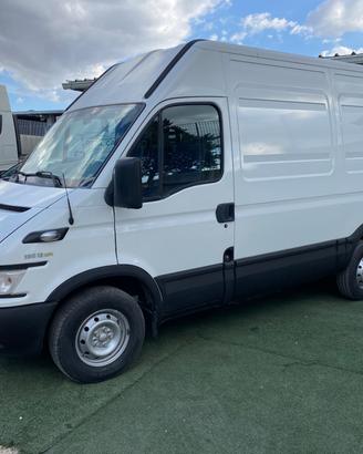 Iveco Daily 35S12 Furgone Gancio Traino