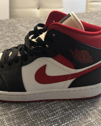 Nike Jordan 1 mid gym red