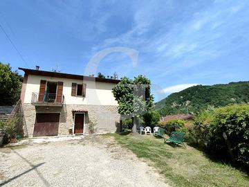 Villa di 336 m² con più di 5 locali e box auto dop