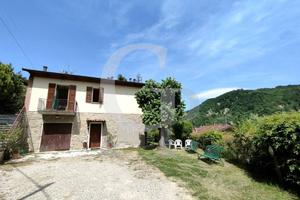 Villa di 336 m² con più di 5 locali e box auto dop