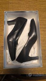 scarpa taglia 37, tacco 6cm in vero cuoio nero