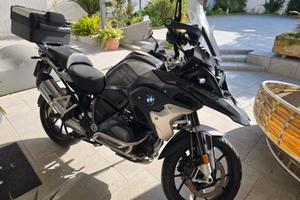 BMW gs 1250 tribal black 