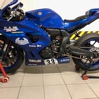 Yamaha R7