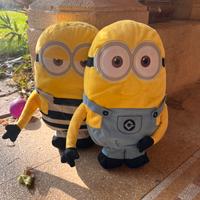 2 peluches minions