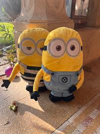2 peluches minions