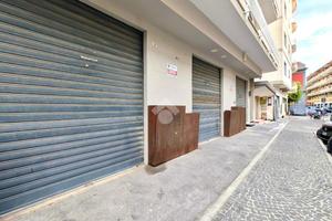 NEGOZIO A FRATTAMAGGIORE