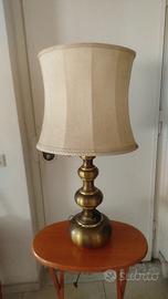 Lampada da tavolo vintage con paralume grande