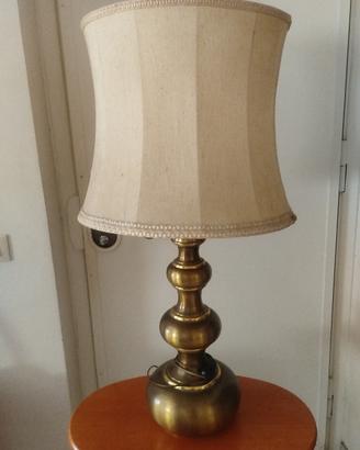 Lampada da tavolo vintage con paralume grande