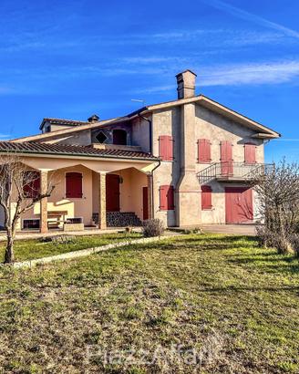 Casa di campagna con terreno agricolo