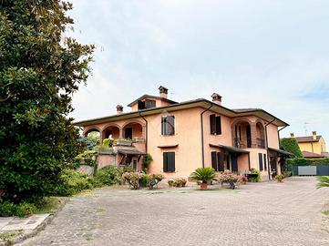 VILLA SINGOLA A SAN GIOVANNI IN CROCE