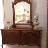 Cassettone con specchio in legno di noce massello