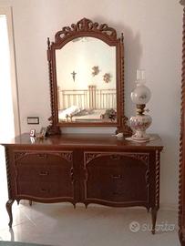 Cassettone con specchio in legno di noce massello