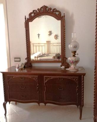 Cassettone con specchio in legno di noce massello