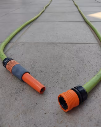 tubo irrigazione giardino