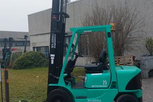 CARRELLO ELEVATORE MITSUBISHI DIESEL 25q