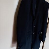 Bel cappotto maschile, blu notte