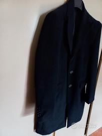 Bel cappotto maschile, blu notte