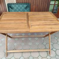 Tavolo e 4 sedie da giardino 