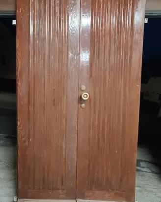 Portone in legno
