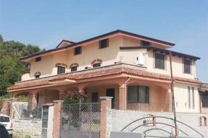 Villa di 326 m² con più di 5 locali e box auto dop