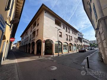 3 LOCALI A LEGNANO