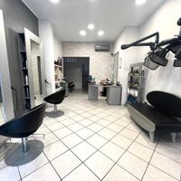 Arredamento negozio parrucchiera