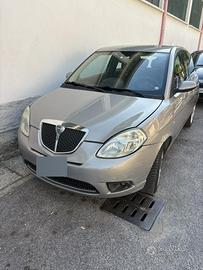 Lancia y 2008