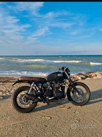 Triumph bonneville 900