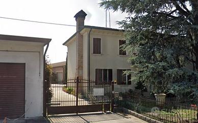 Casa indipendente di 2983 m² con più di 5 locali e