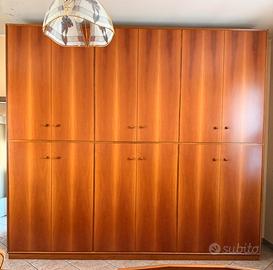 ARMADIO  IN LEGNO MASSICCIO  STILE ANNI 70/80