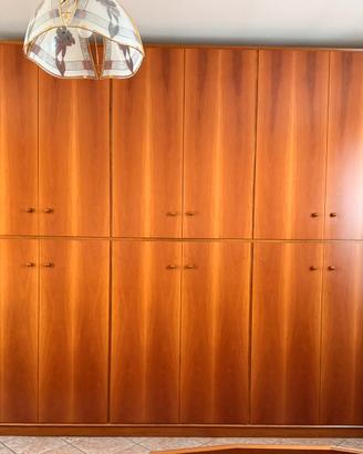 ARMADIO  IN LEGNO MASSICCIO  STILE ANNI 70/80