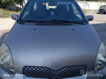 auto Yaris 
