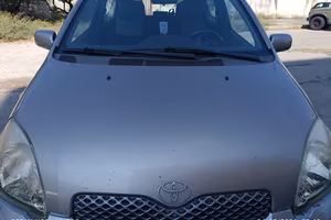 auto Yaris 