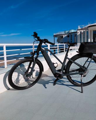 Cube Kathmandu hybrid 800 One