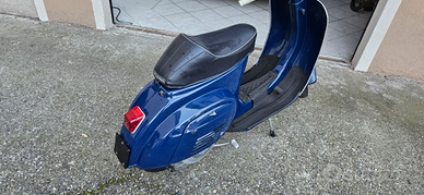 Vespa 50 special blu