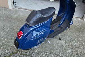 Vespa 50 special blu