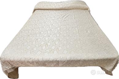 Copriletto matrimoniale color oro